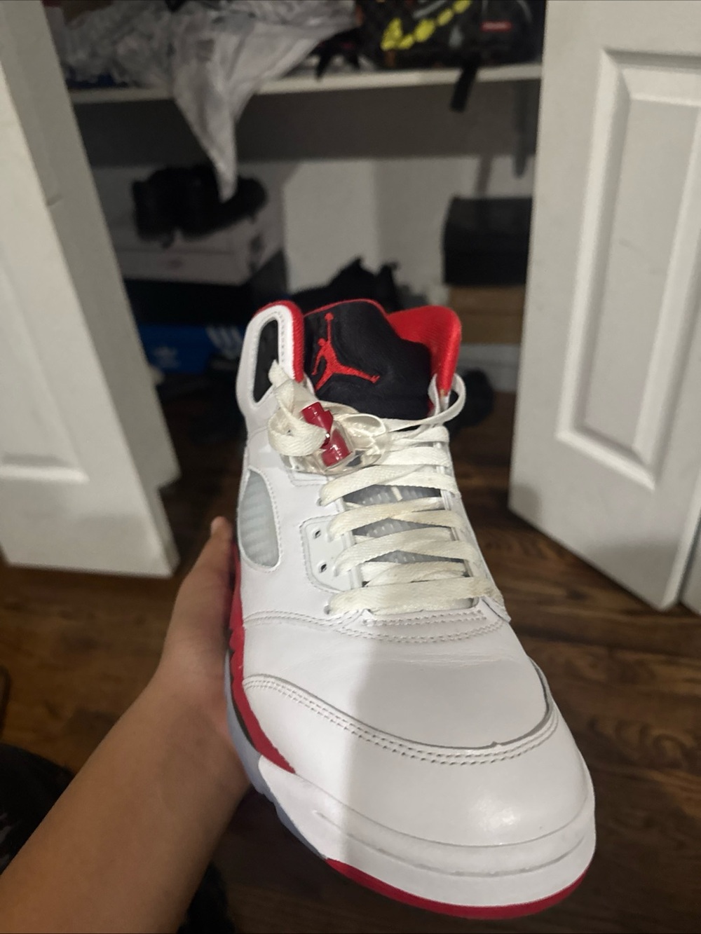 Jordan Men's White/Red Retro Basketball Sneakers